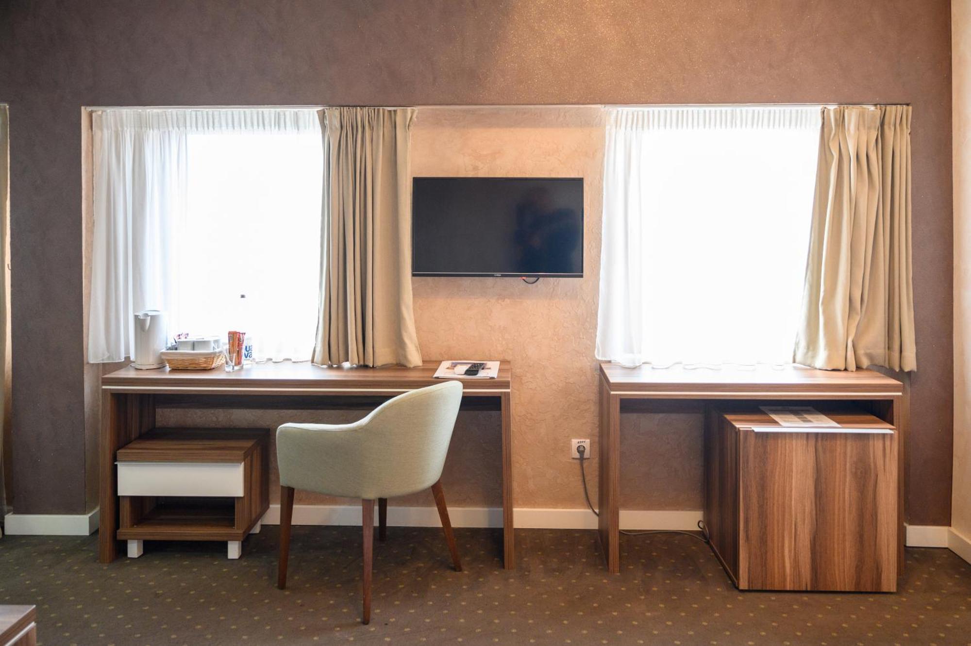 Hotel Mv Monogram à Indija Extérieur photo