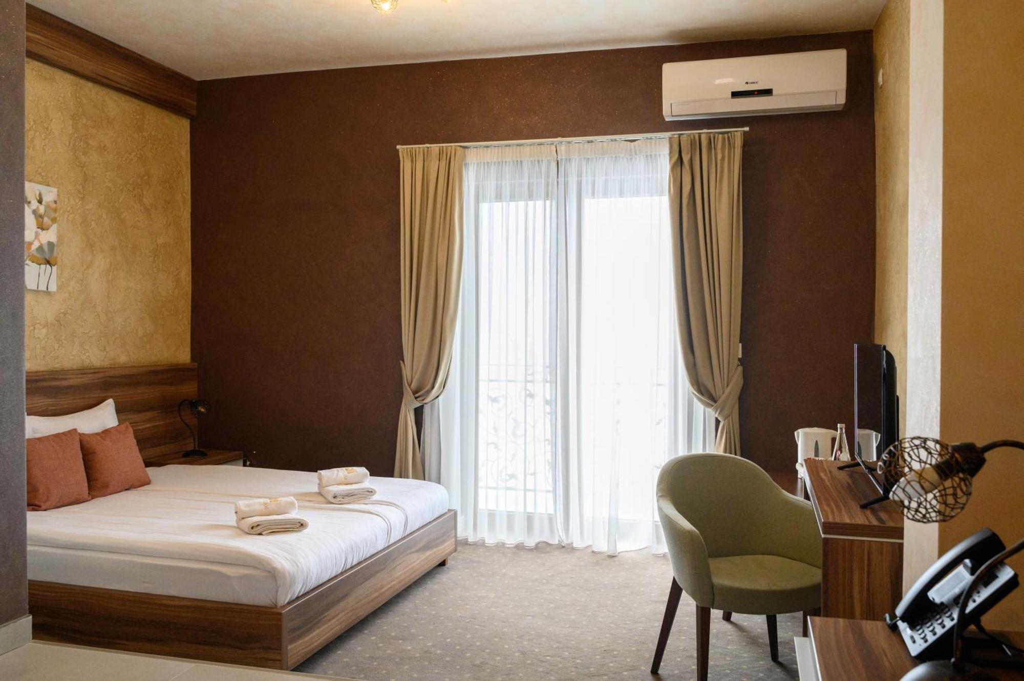 Hotel Mv Monogram à Indija Extérieur photo